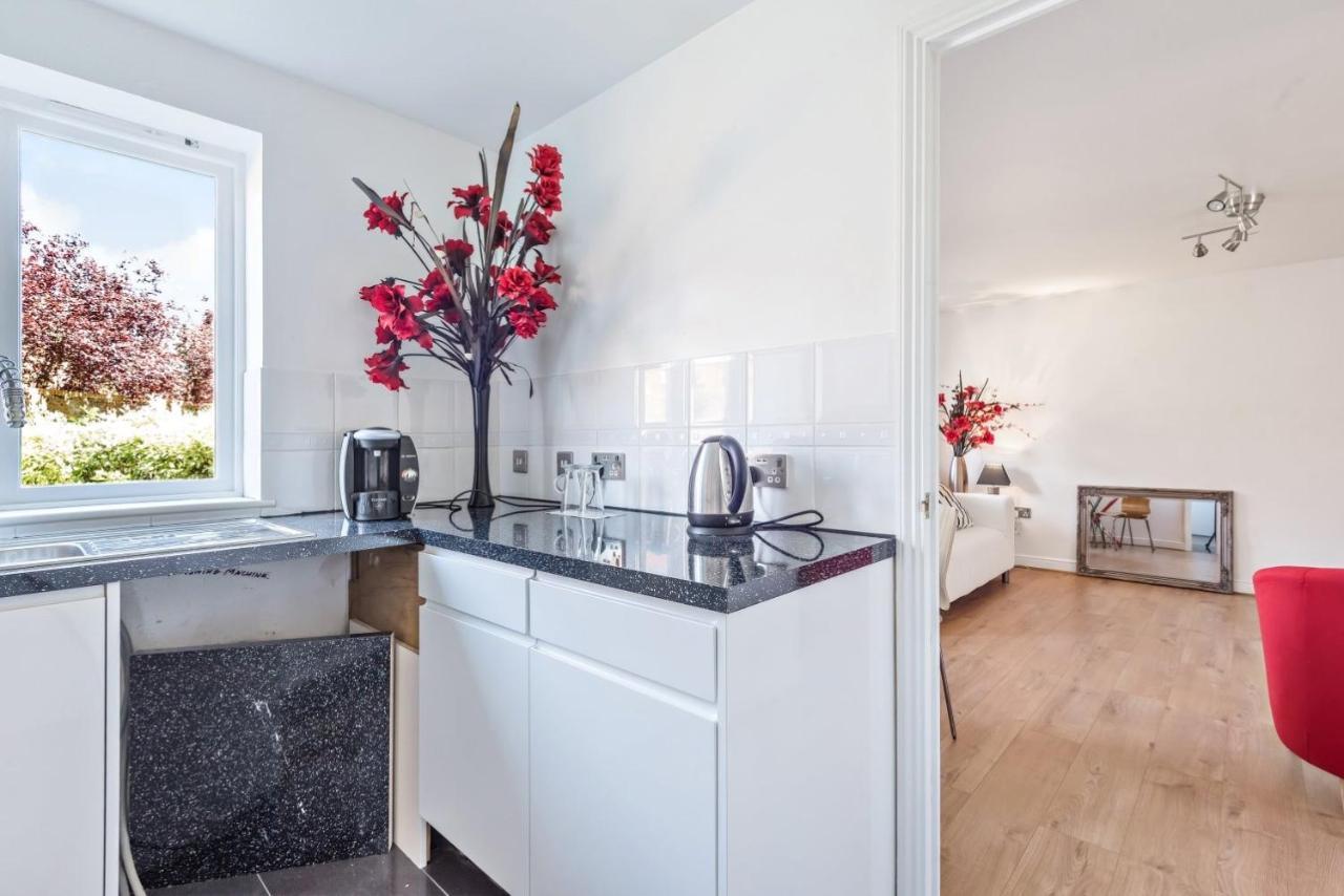 2 Bed Flat, Dedicated Workspace, Parking, 4Ktv لندن المظهر الخارجي الصورة